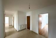Klimatisierte Dachgeschosswohnung mit 4 Schlafzimmer und Garage // Air-conditioned attic apartment with 4 bedrooms and garage //