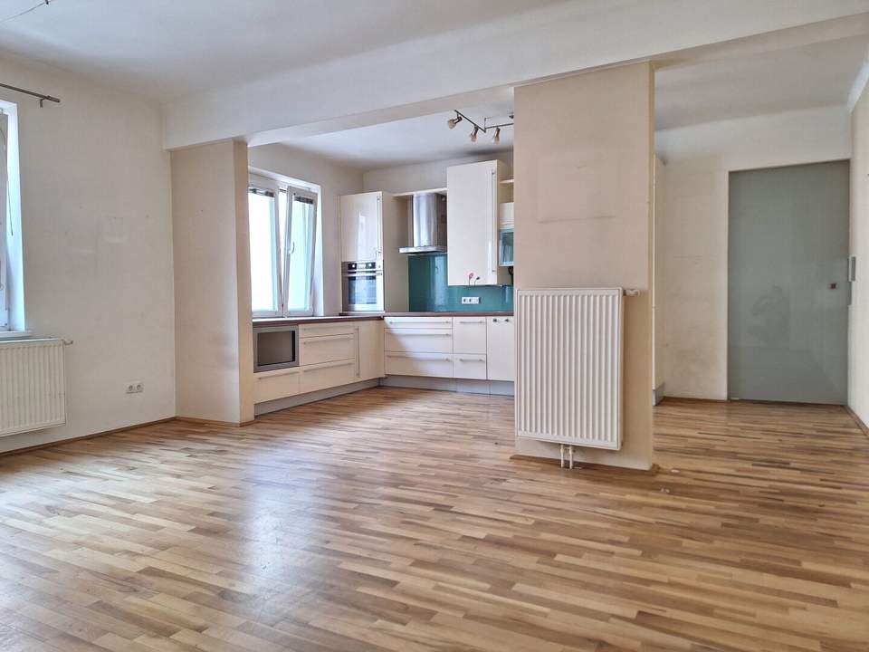 Helle 2-Zimmer Wohnung, Gebäude komplett saniert, ruhige Lage