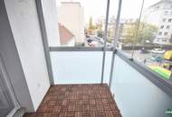 Schöne 2-Zimmer-Wohnung mit Loggia und separater Küche