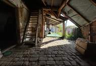 Sanierungsbedürftiges, preiswertes Einfamilienhaus mit Nebengebäuden