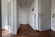 Ruhige 2-Zimmer Wohnung mit Grünblick, Terrasse und 2 Garagenplätzen