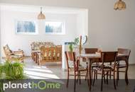 Attraktives Einfamilienhaus im Bauhaus-Stil auf einem großen, naturbelassenen Grundstück