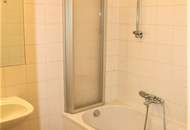 TERRASSENHIT, UNBEFRISTET, 86 m2 Altbau mit 30 m2 Freifläche, 3 Zimmer, Komplettküche, Wannenbad, Parketten, Hofruhelage