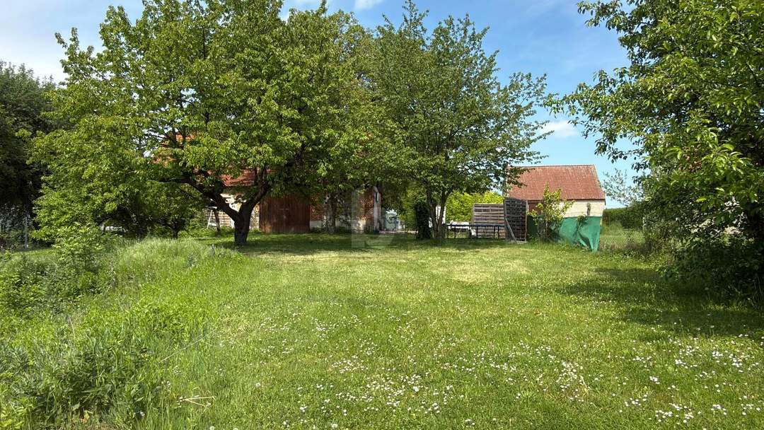 TEILSANIERT MIT GROSSEM SONNIGEN GARTEN U. STADL - 2 ZUFAHRTEN