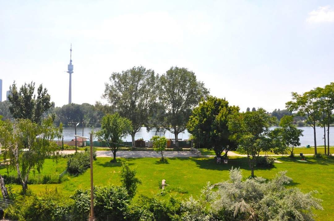 "Leben an der oberen alten Donau" 2-Zimmer-Wohnung mit 2 Loggien und Tiefgarage