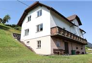 Gepflegtes Ein-/Zweifamilienhaus mit 9 Zimmern und Garage auf 805 m² Hanggrund