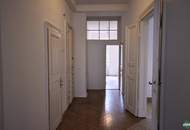 WG-geeignet: Schöner 3,5-Zimmer-Altbau mit hofseitigem Schlafzimmer