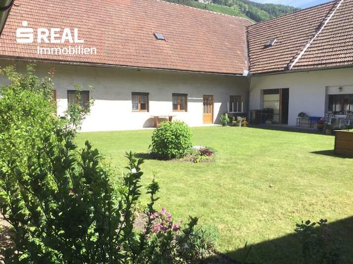 Jahrhundertealte Hofanlage mit Gasthaus und vier Wohnungen in Schrambach