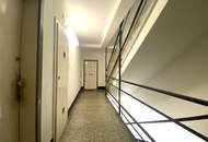 Sanierungsbedürftige 2-Zimmer-Balkon-Wohnung in U1-Nähe