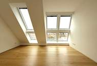 Neuwertige 4 Zimmer DG-Wohnung! Luftwärmepumpe für Fußbodenheizung und -kühlung! Blower-Door-Gutachten!