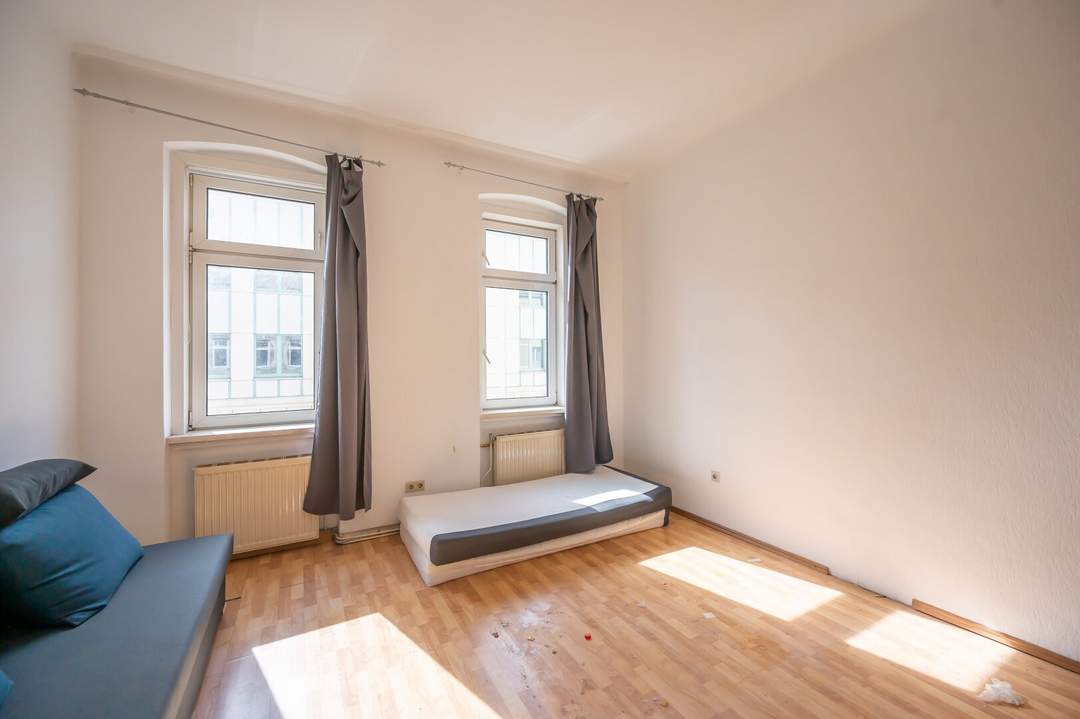 ++NEU++ sanierungsbedürftige 2-Zimmer Altbauwohnung mit Balkonoption