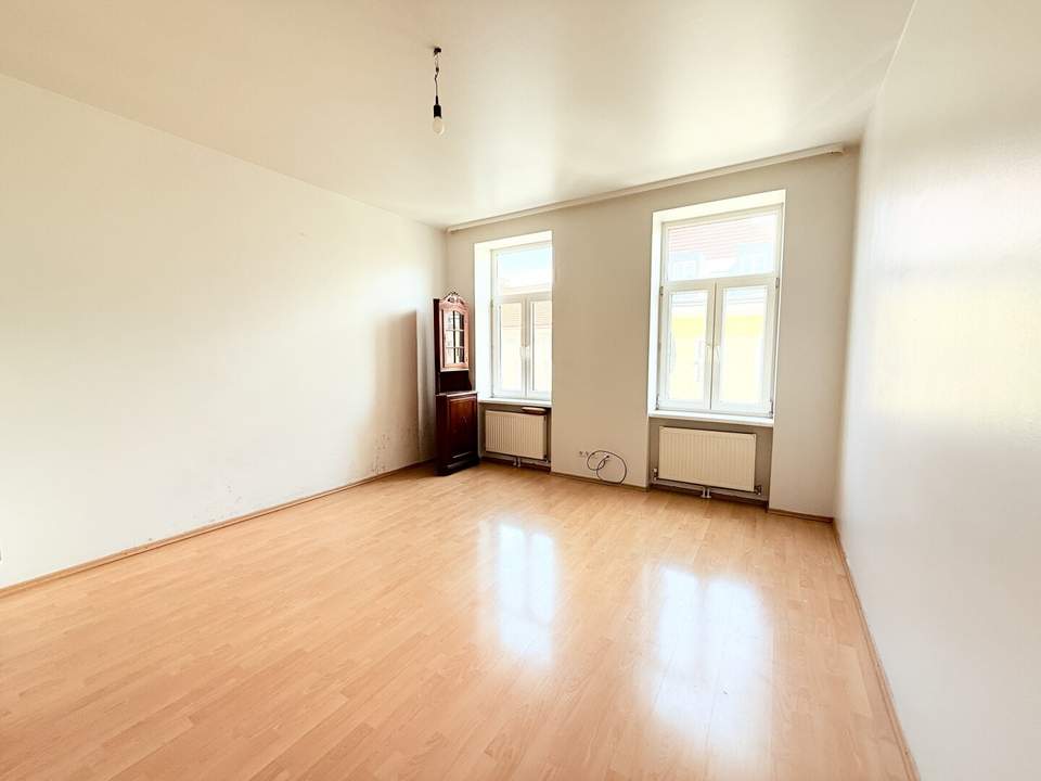 U1 in 5 Minuten erreichbar - Kurzzeitvermietung möglich - Lift im Haus - Zusammenlegung von Wohnungen möglich - Dachgeschoß Ausblick