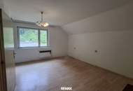 Soisgegend: Sanierungsbedürftiges Wohnhaus mit Nebengebäude