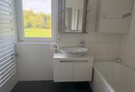 Wohnen im Zentrum von Seewalchen am Attersee– Helle 2-Zimmer-Wohnung mit Loggia und Blick ins Grüne.