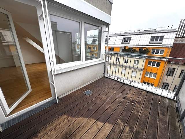 Wunderschöne 3-Zimmer-Maisonette mit Stellplatz und Terrasse im 20. Bezirk!
