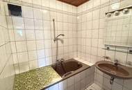 Großes Einfamilienhaus mit Veranda und Wirtschaftsanbau mit uneinsichtigen Garten + Ausbaupotential!