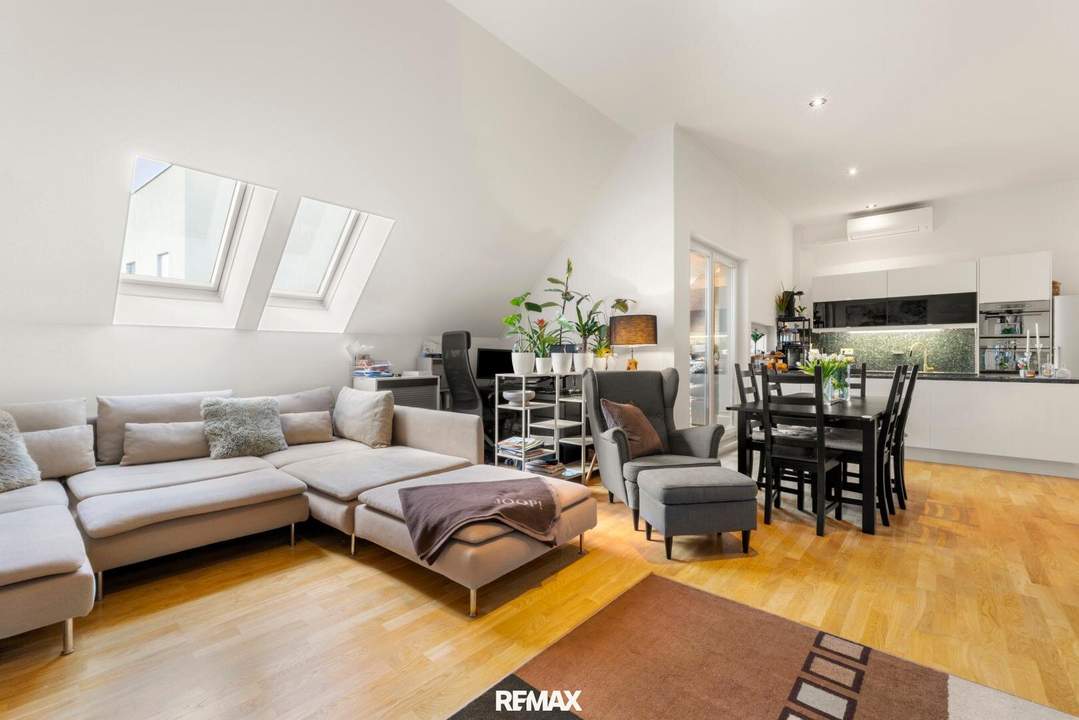 Wohnen über den Dächern von Graz mit Blick auf den Schlossberg: Exklusive Stadtwohnung mit Terrasse