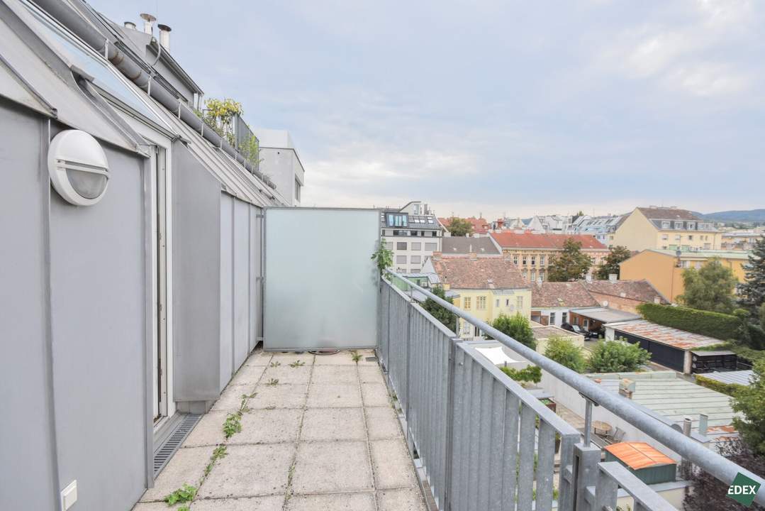 3-Zimmer-Wohnung im Dachgeschoß mit Loggia, Terrasse & Klima