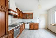 Haus mit Sanierungsbedarf auf großem Grundstück in perfekter Wohngegend