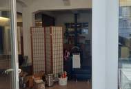 Vermiete Liegenschaft teilbar 1) Haus 157m² 2)Geschäftslokal (Praxis Gastro?, Kaffee? ect) 220m² 3)Lager derzeit mit Hochregalen 250m² 4)Lager- Geschäfts- oder Bürofläche 1.OG 234m² 5)Doppelgarage (vermietet)LKW-tauglich 49,40m² 6)Außenflächen und Parkplätze (Provisionsfrei)