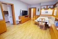 TOPGELEGENHEIT! EIGENHEIM MIT POTENTIAL, 113 m2 Neubau mit Loggia, 4 Zimmer, Küche, 2 Bäder, teilmöbliert, 3. Liftstock, Enkplatz