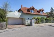 Großzügiges Familiendomizil mit uneinsichtigem Garten, Hallenbad, Sauna und Garage für 2 PKW