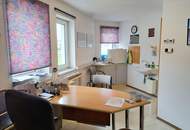 Zentrales Büro/Kanzlei mit Parkplätzen nahe Krankenhaus