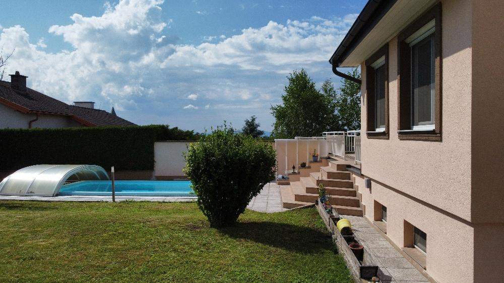 "Exklusives Einfamilienhaus mit Pool!"