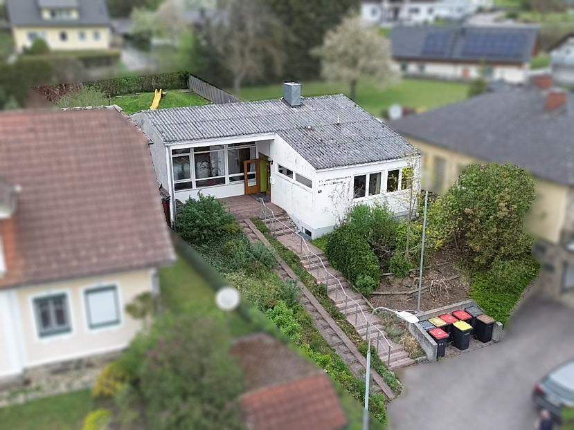 Projekt auf hervorragender Basis möglich - ehemaliger Kindergarten mit Garten erwerbbar!