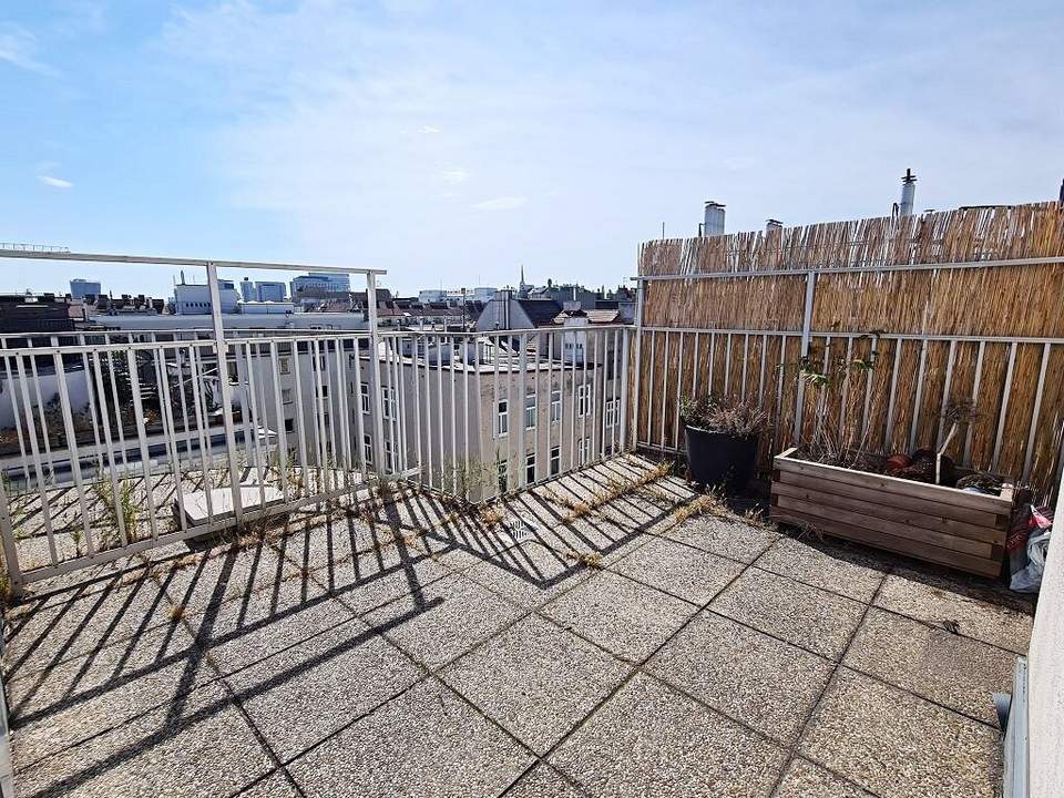 TERRASSENHIT, DACHGESCHOSS, 81 m2 Maisonette mit 12 m2 Terrasse, 3 Zimmer, Küche, Galerie, Wannenbad, Augarten-Nähe