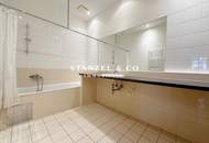 ZENTRALES 2 ZIMMER ALTBAUAPARTMENT MITTEN IM DRITTEN