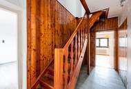 Haus mit Sanierungsbedarf auf großem Grundstück in perfekter Wohngegend