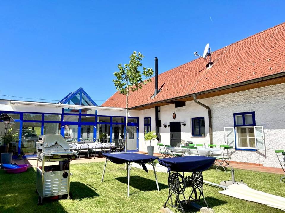 Wohnen, wo andere Urlaub machen – Traumhafter Streckhof mit Geschichte & Stil