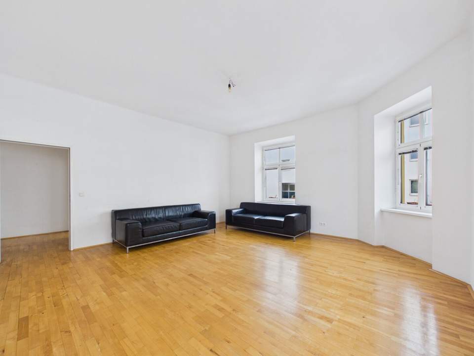 Wohnen, wo Geschichte geschrieben wurde – 81,86 m² Altbau mit Gestaltungspotenzial beim Rochusmarkt