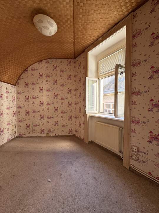 Altbau-Juwel mit Entwicklungspotenzial nahe Augarten – 78 m² in absoluter Ruhelage