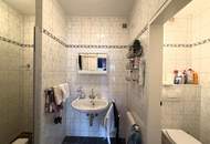 Viel barrierefreier Wohnraum, Platz für gemeinsame Werte und Indoor-Pool // Much barrier-free living-space, room for shared values, and indoor pool //