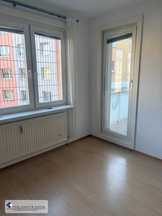 3 Zimmerwohnung in saniertem Wohnhaus perfekt gelegen mit Loggia