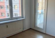 3 Zimmerwohnung in saniertem Wohnhaus perfekt gelegen mit Loggia