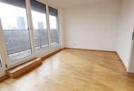 DACHGESCHOSS, INNSTRASSE, 101 m2 Maisonette mit Freiflächen, Wohnküche, 3 Zimmer, Wannenbad, Parketten, Fernblick