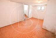 Großes Eckgrundstück mit renovierungsbedürftigem Haus!