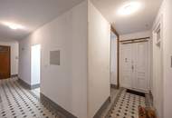 ++NEU++ Renovierungsbedürftige 4-Zimmer Altbauwohnung im Erdgeschoss!