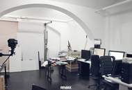 Außergewöhnliche Dimensionen – herrschaftliche Beletage trifft Atelierflair
