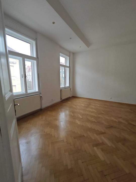 Graz - St. Leonhard! Am Fuße des Ruckerlbergs: Stilvolle Altbauwohnung mit zeitgemäßem Flair und ruhigen Innenhofbalkon!