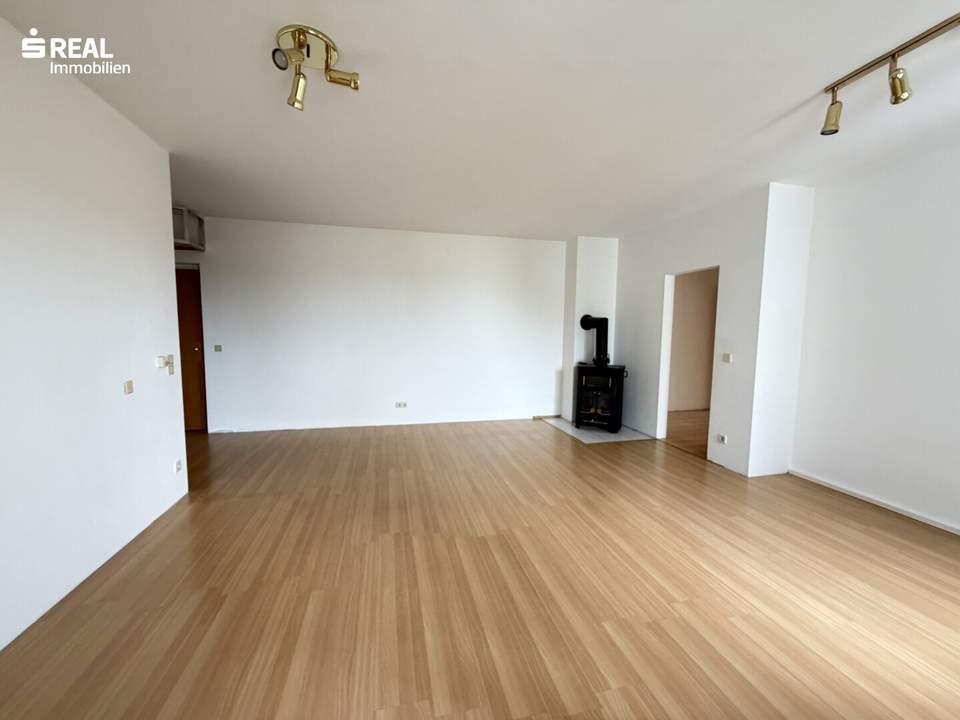Top Lage - 4-Zimmer-Wohnung mit Loggia, Klimaanlage und Schwedenofen - unmittelbar beim Schulzentrum, Bahnhof und Stadtzentrum!
