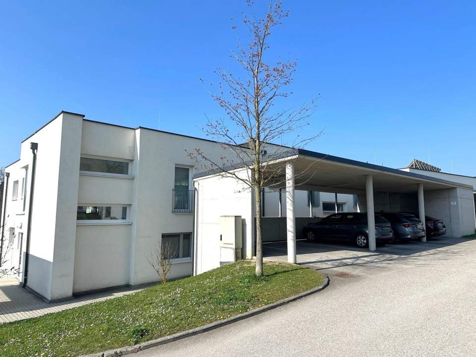 LICHTENBERG: EIGENTUMSWOHNUNG mit ca. 73,7 m² Wohnfläche, ca. 17,02 m² Terrasse und einem überdachten PKW-Abstellplatz