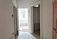 Sanierungsbedürftige Drei-Zimmer-Wohnung direkt an der U3