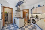 Großzügiges Familiendomizil mit uneinsichtigem Garten, Hallenbad, Sauna und Garage für 2 PKW