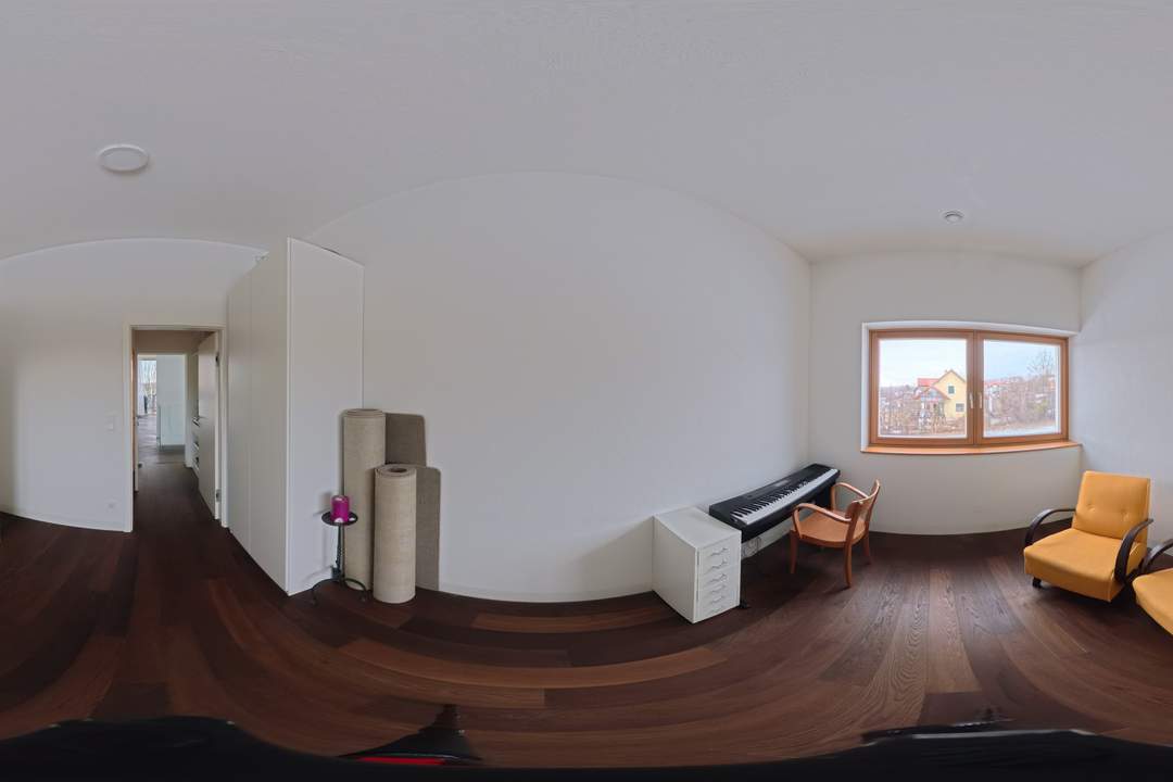 Architektentraum in West-Hanglage mit Blick auf den Thermenort, den Waldrand im Rücken