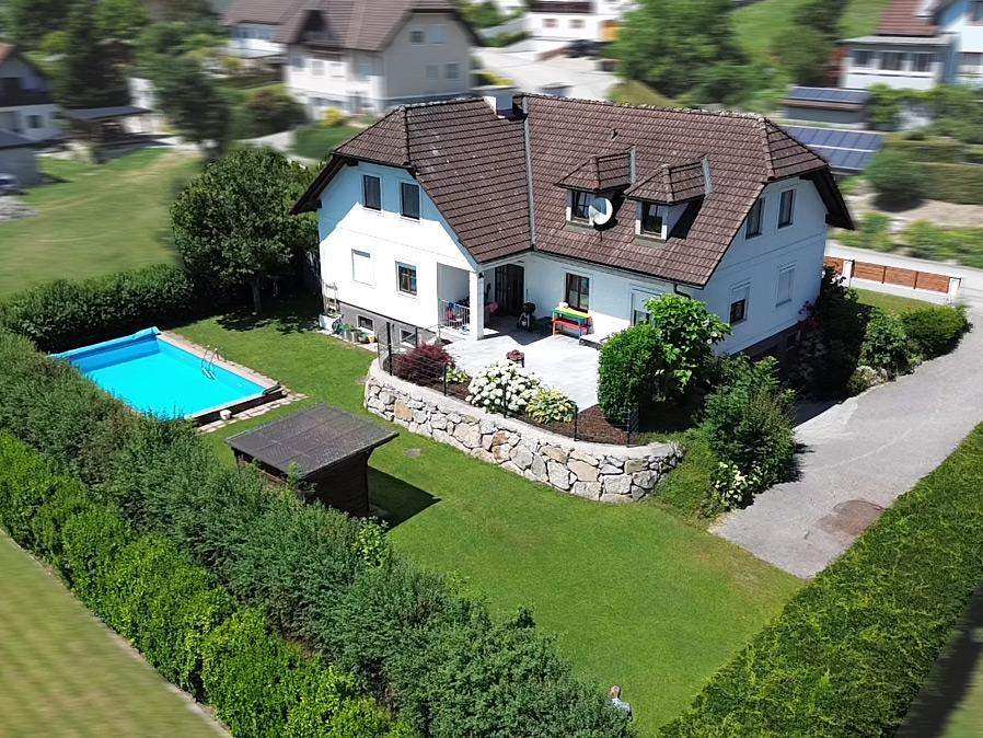 Attraktives Einfamilienhaus mit drei Wohneinheiten im Dachgeschoss – Wohnen & Vermieten unter einem Dach in Ardagger