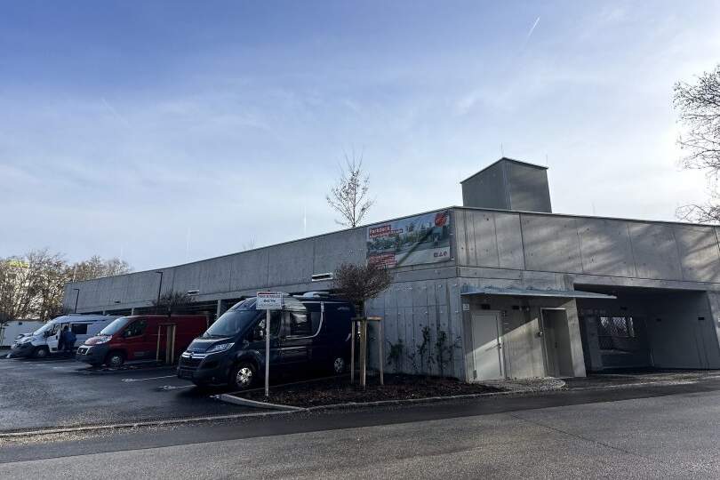 SOMMERAKTION: 2 Monate mietfrei! Witterungsgeschützter sicherer Auto-/Camperabstellplatz im neuen Parkdeck Albert-Schöpf-Straße! Möglichkeiten für E-Ladestation und Behinderten-Parkplätze vorhanden – nur noch wenige Plätze verfügbar!, Kleinobjekte-miete, 109,28,€, 4020 Linz(Stadt)